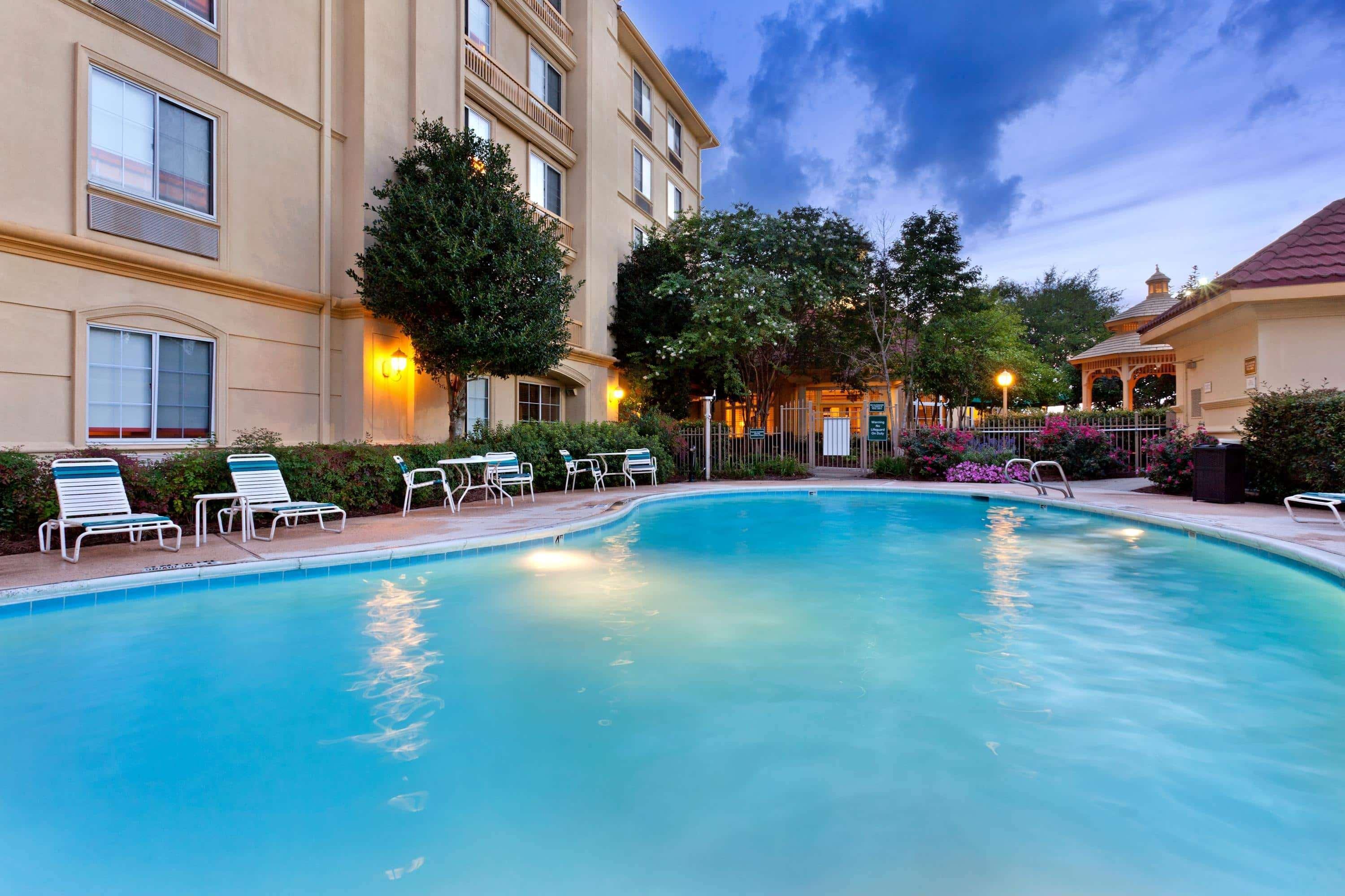 Отель La Quinta By Wyndham Raleigh Кэри Экстерьер фото